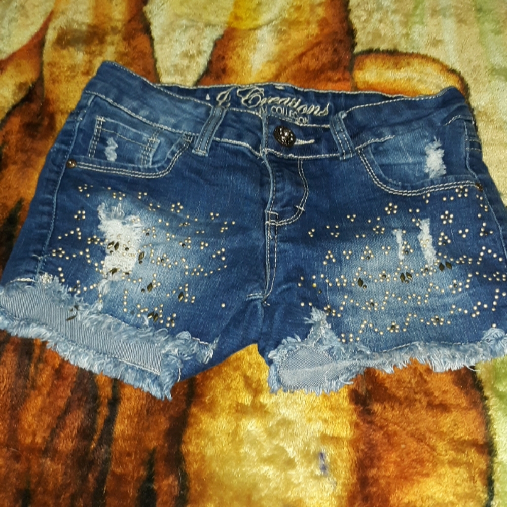 Shorts - Picture 3 of 3